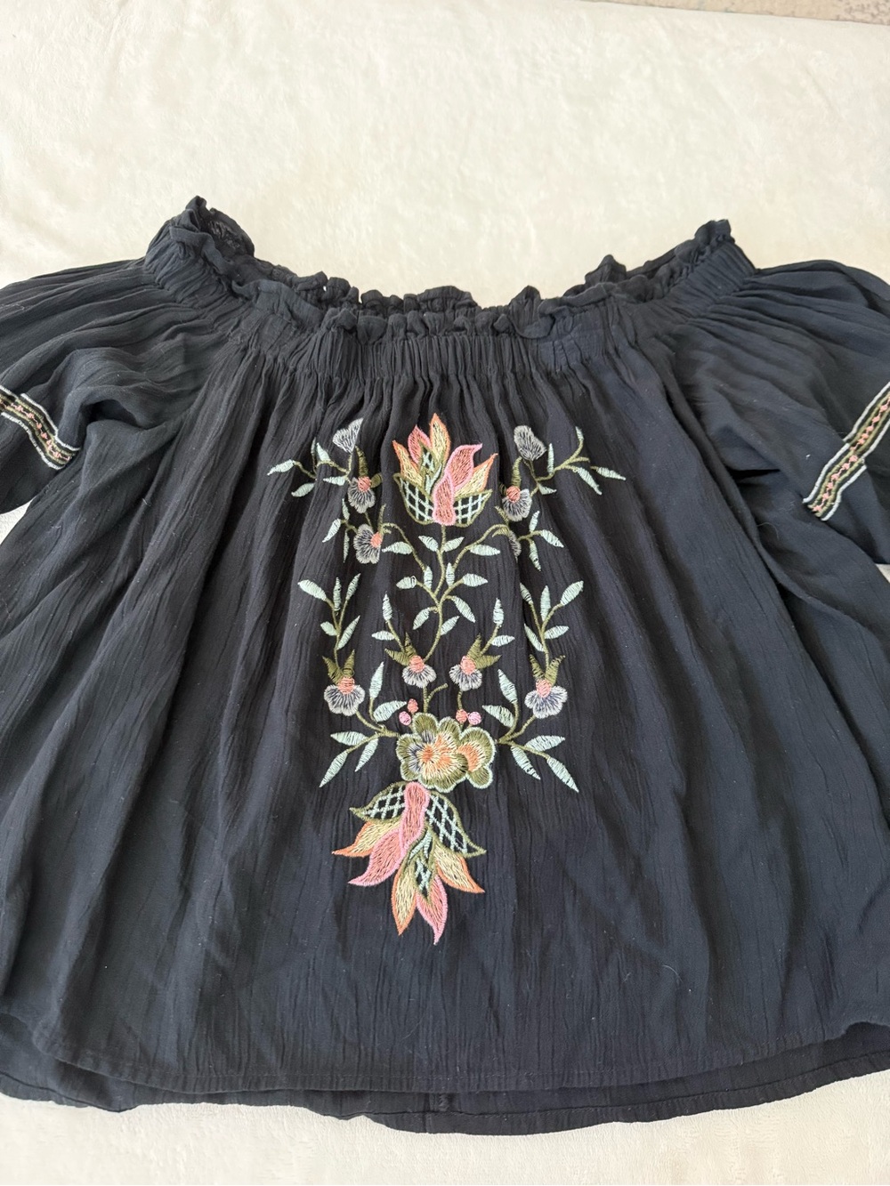 American Eagle Embroidered Floral Black Billow Sleeve Boho Blouse SZ M D84